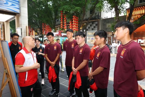 无耻家庭凯伦跟多少人
